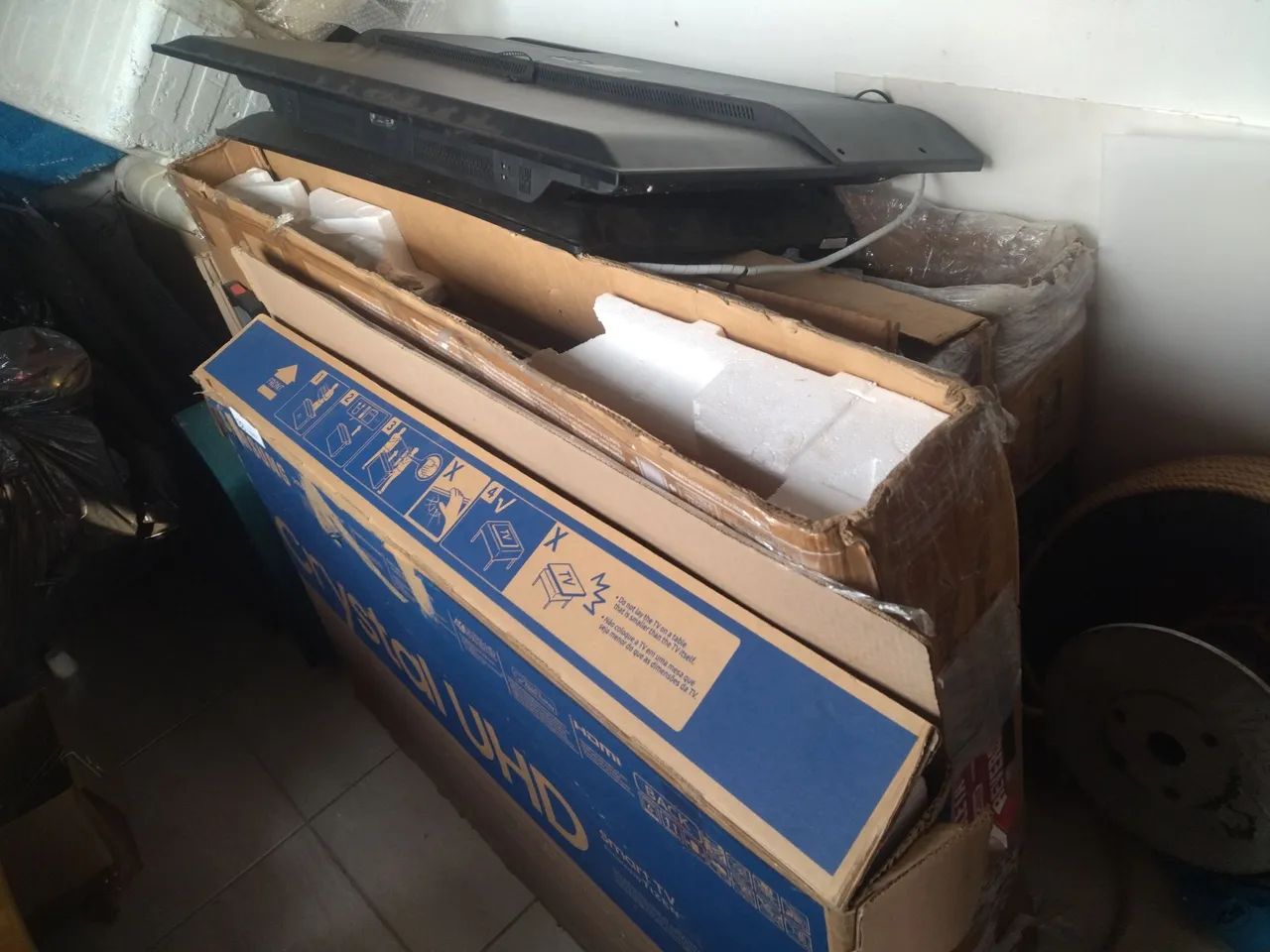 Combo de TVs c/ defeito na tela LG, SAMSUNG, AOC e JVC
