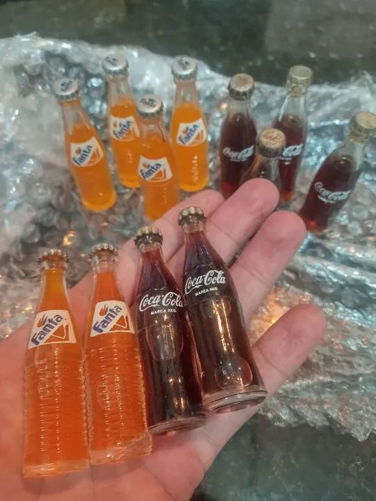 Miniatura década de 80 Fanta e Coca Cola 