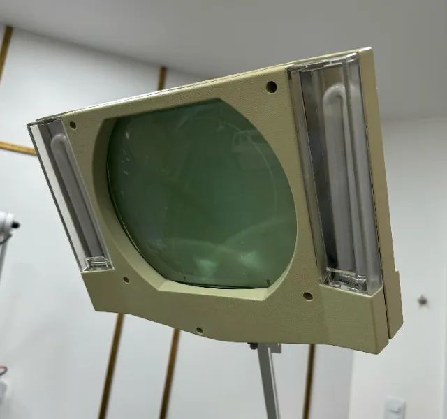 Lupa com iluminação cristófoli