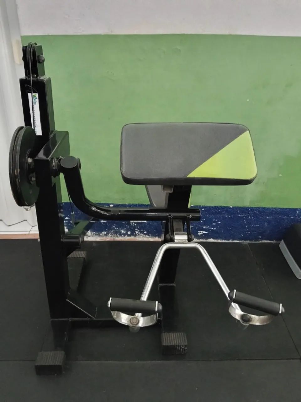 aparelho  de biceps rosca scott 