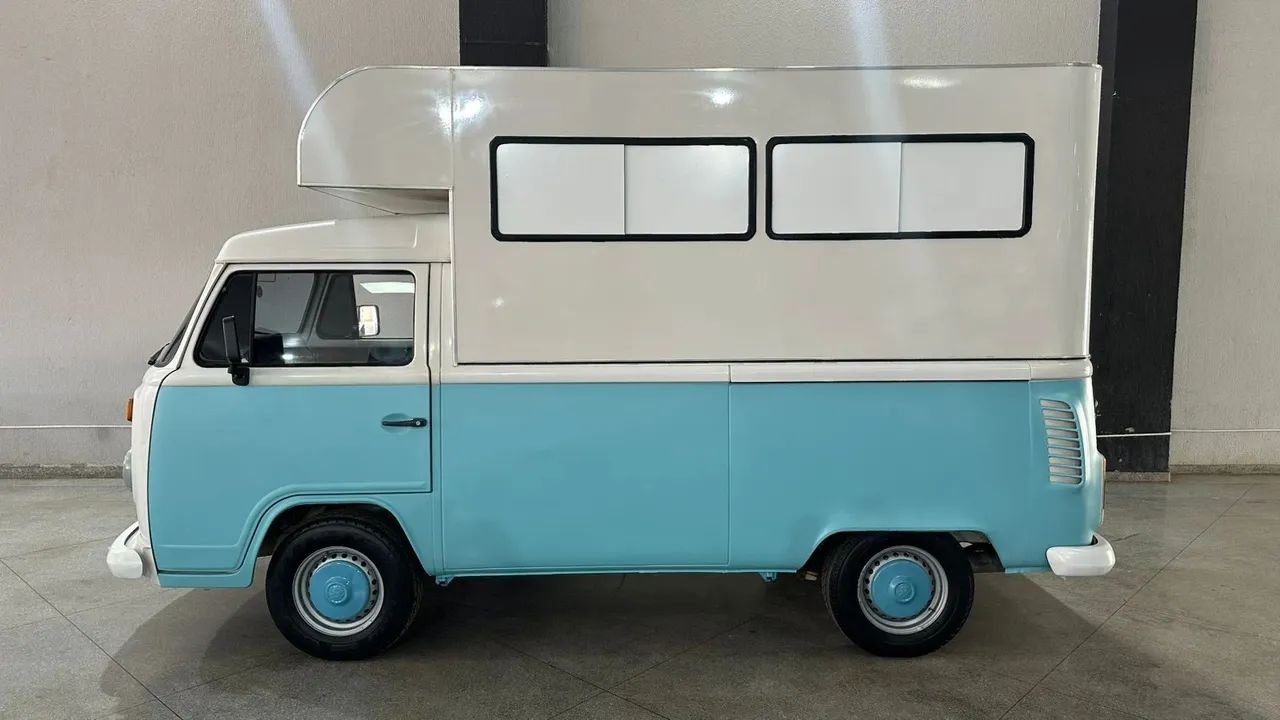 Volkswagen Kombi Escolar 1.6 Mpi