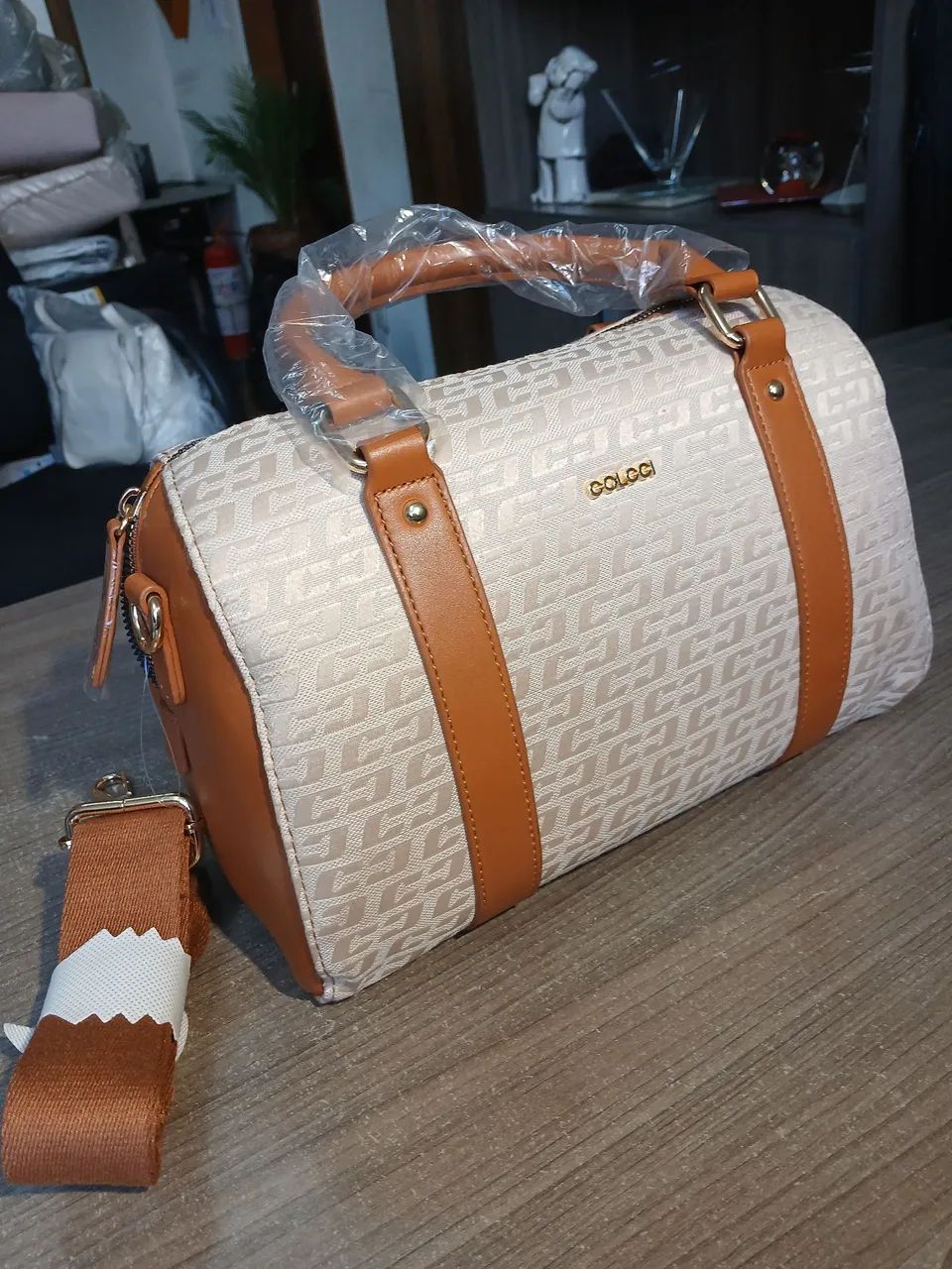 Bolsa Tiracolo Colcci logomarca Begé - Foto 3