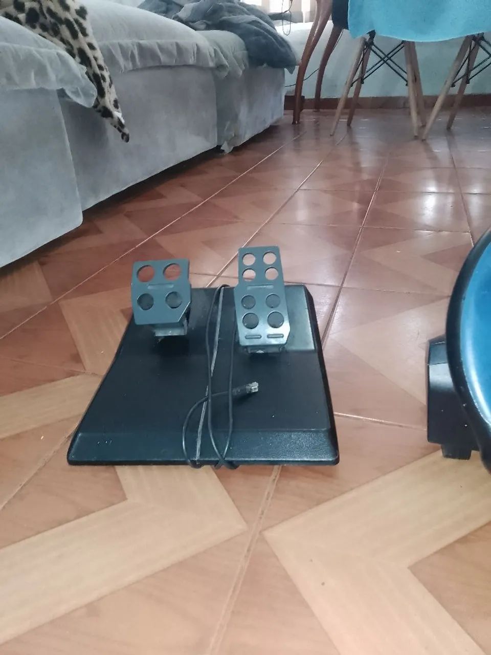 Volante Logitech Driving Force para Consoles - Foto 2