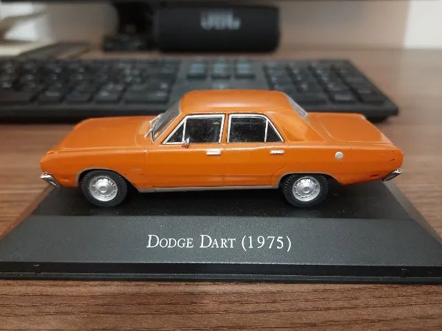 Miniatura Dodge Dart 1975, 1:43 com acrílico - Foto 3