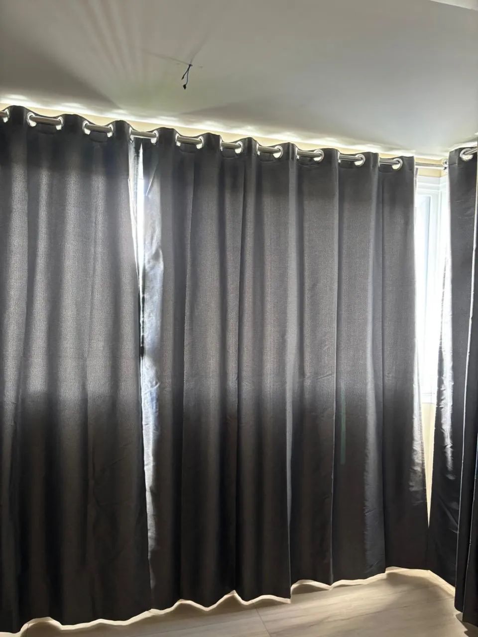 Duas Cortinas corta luz black out 4,20 x 2,30 - Foto 3