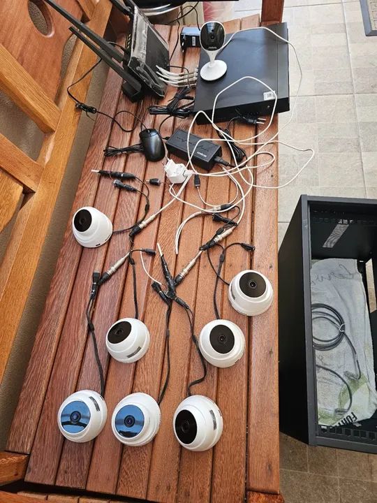 Jogo com 8 câmeras + DVR e Antena