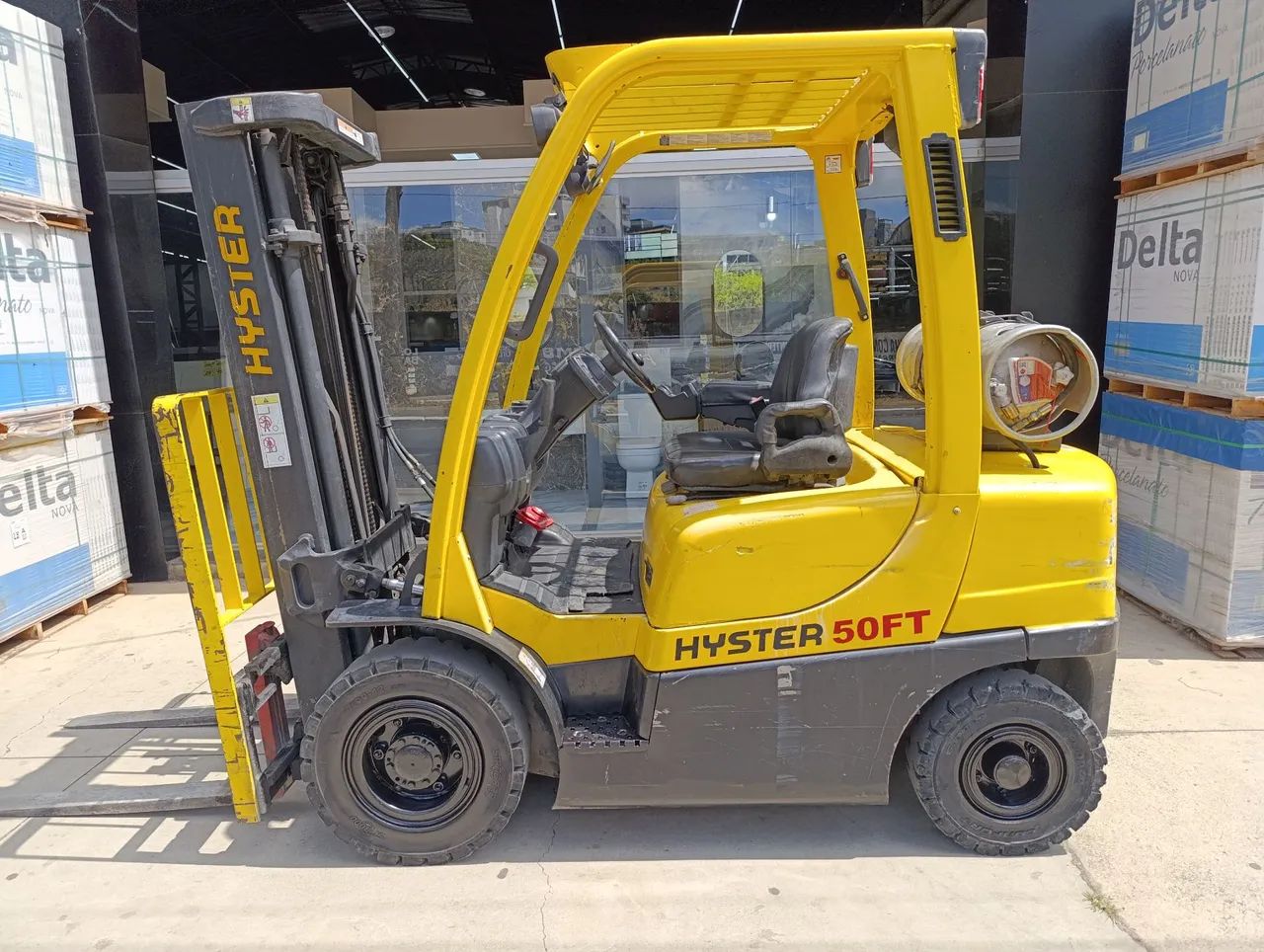 Empilhadeira Hyster 50FT - Ano 2010 - Triplex - Revisada e Pronta para Trabalhar