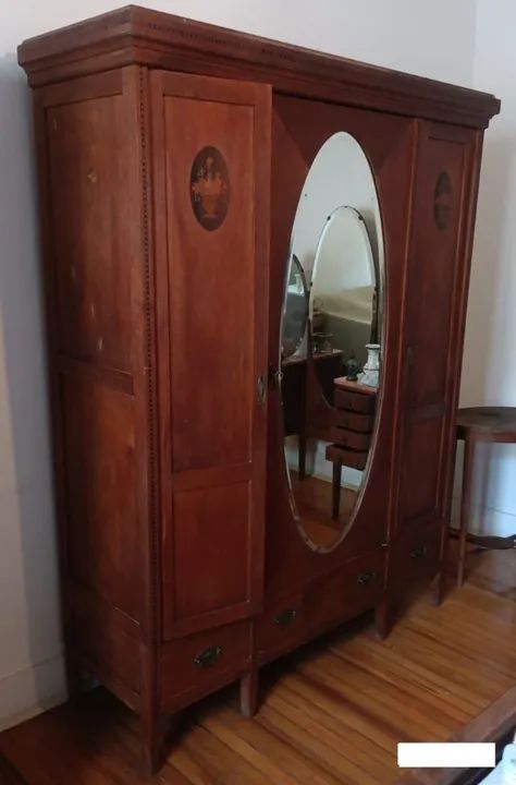 Armário de casal antigo machetado