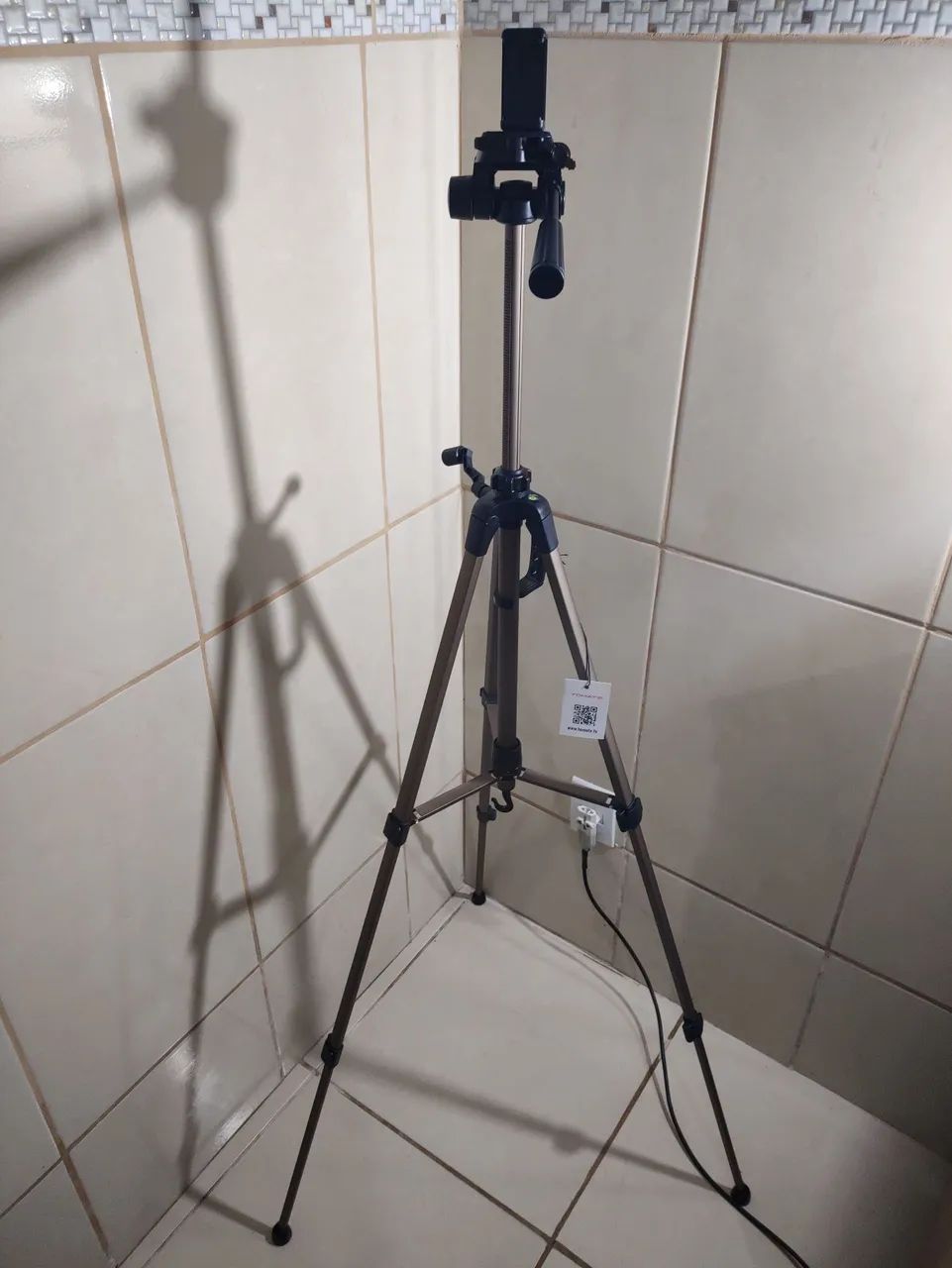 Tripé Profissional de câmera e Celular Tomate - 1,40 Metros. - Foto 5
