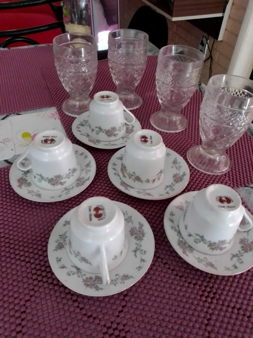 Conjunto de Xícaras e Taças Novas