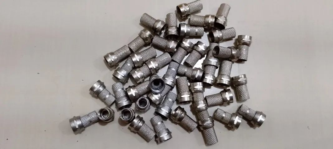 30 Conector roscável para cabo de antena RG-59 - Foto 3