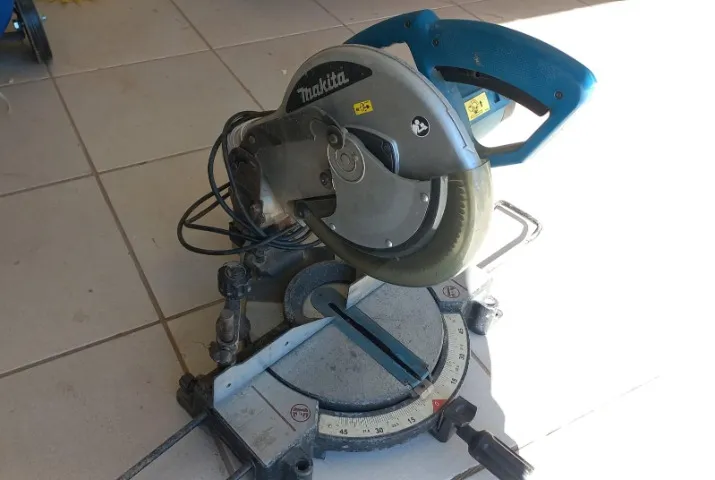 Serra Meia Esquadria Makita - Ótimo Estado - R$950