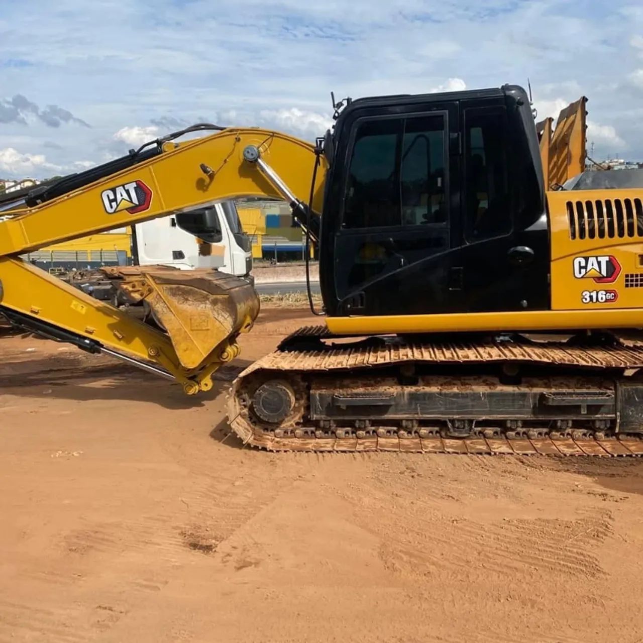 ESCAVADEIRA CATERPILLAR 2024 - Foto 3