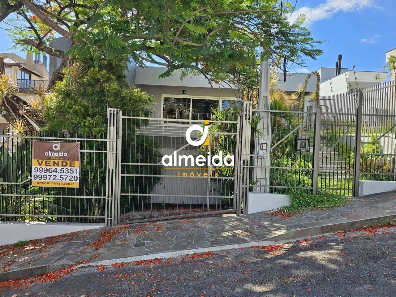 Casa 3 dormitórios à venda Nossa Senhora de Lourdes Santa Maria/RS