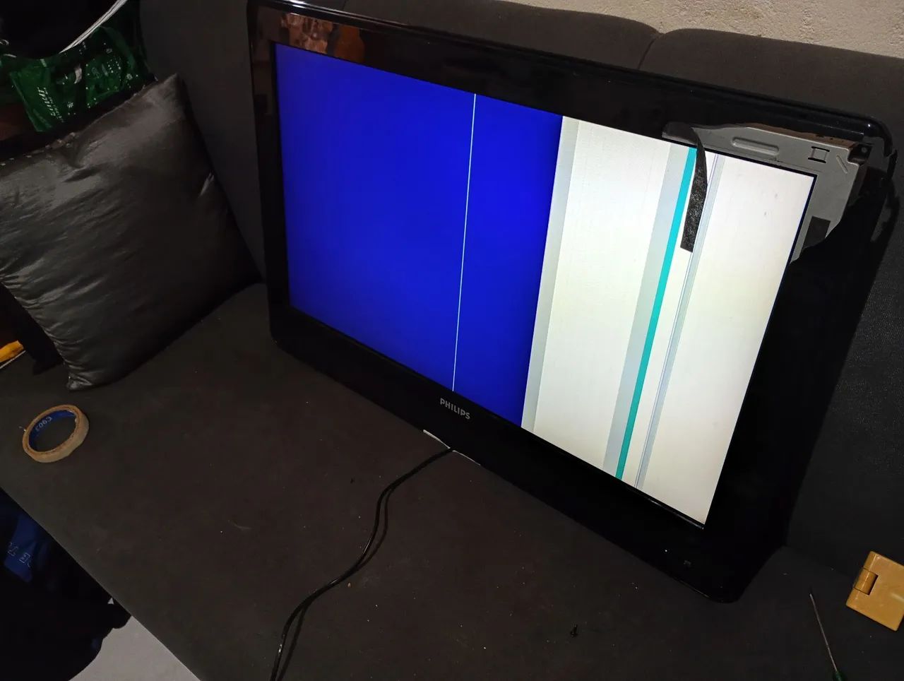 Tv Philips HD, detalhes, lateral em cima e tela. - Foto 4