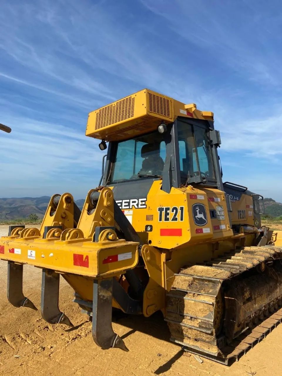 TRATOR DE ESTEIRA 700J - Foto 3