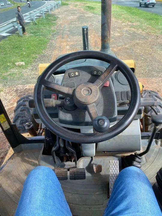 Retroescavadeira Caterpillar 416E a toda prova - Foto 6