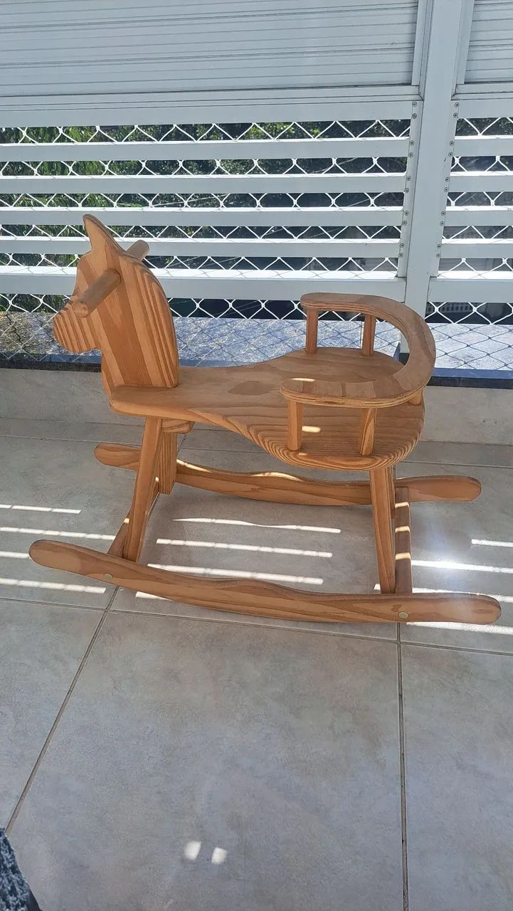 Cavalo de Balanço de Madeira