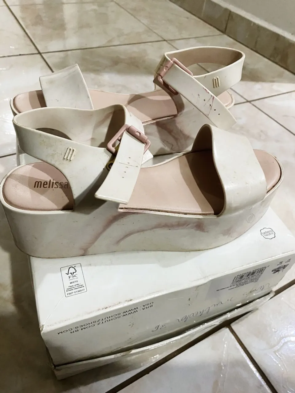 Sandália Melissa Plataforma Bege com Detalhes Rosa