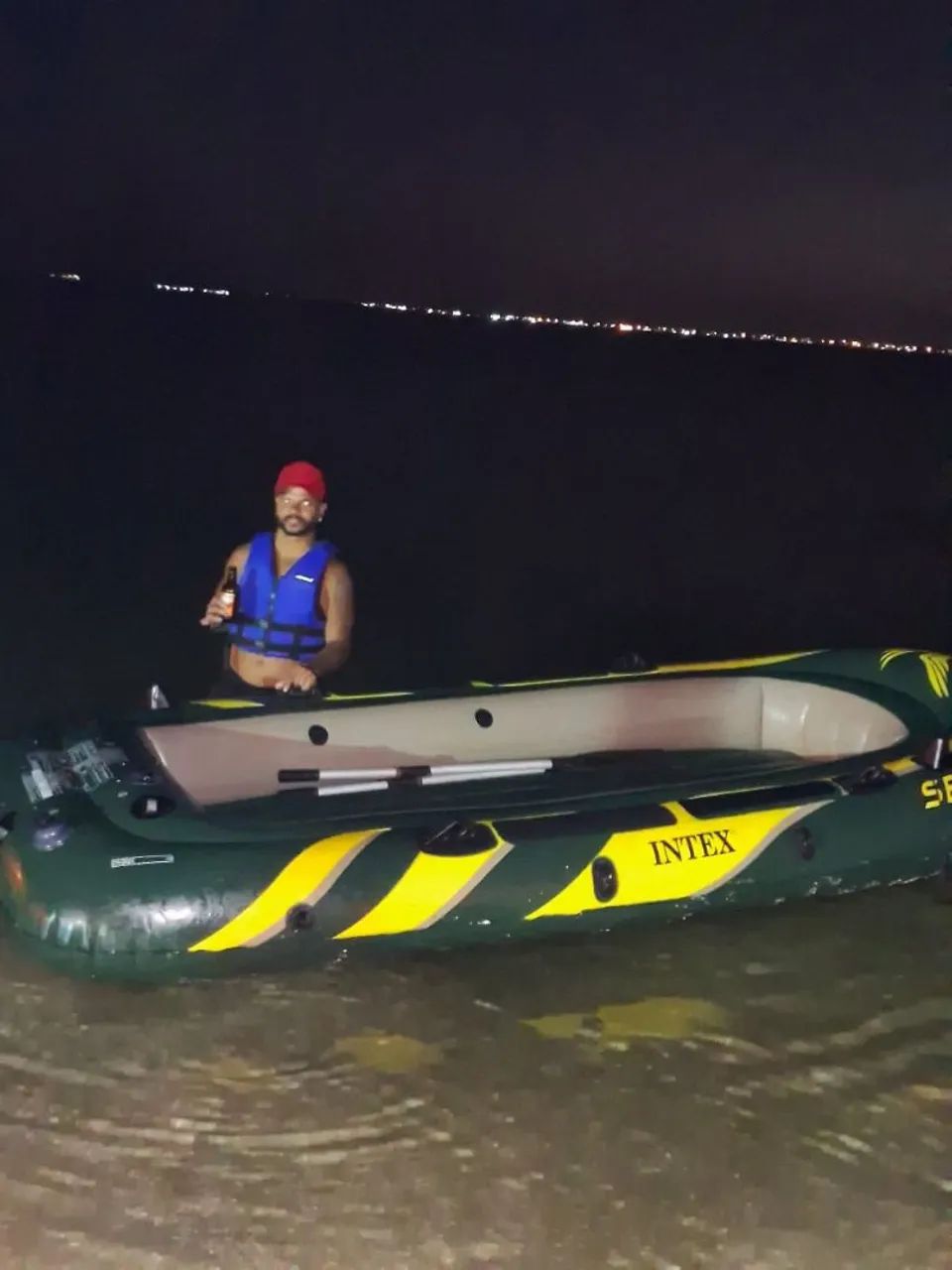 Bote inflável 4lugares com remos e bomba de encher 700,00 lazer e pesca aceito cartão  - Foto 5