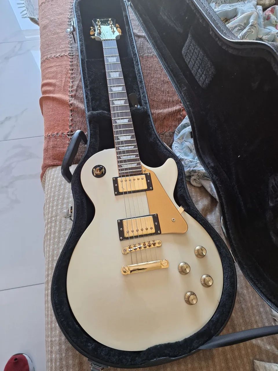 Guitarra Epiphone standard com case Gator. - Foto 2