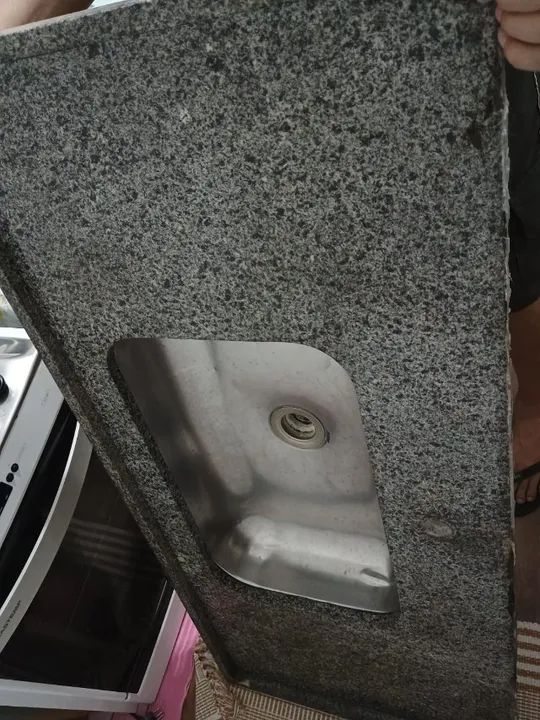 Pia de cozinha em granito cinza