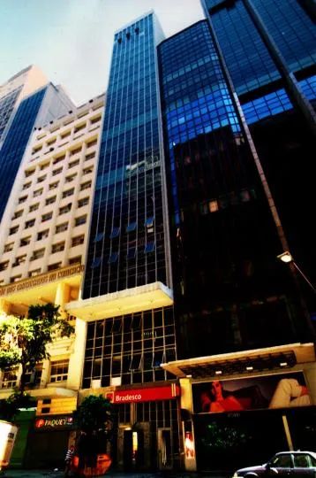 Andar inteiro com 400 M2 em prédio com total segurança - Foto 2