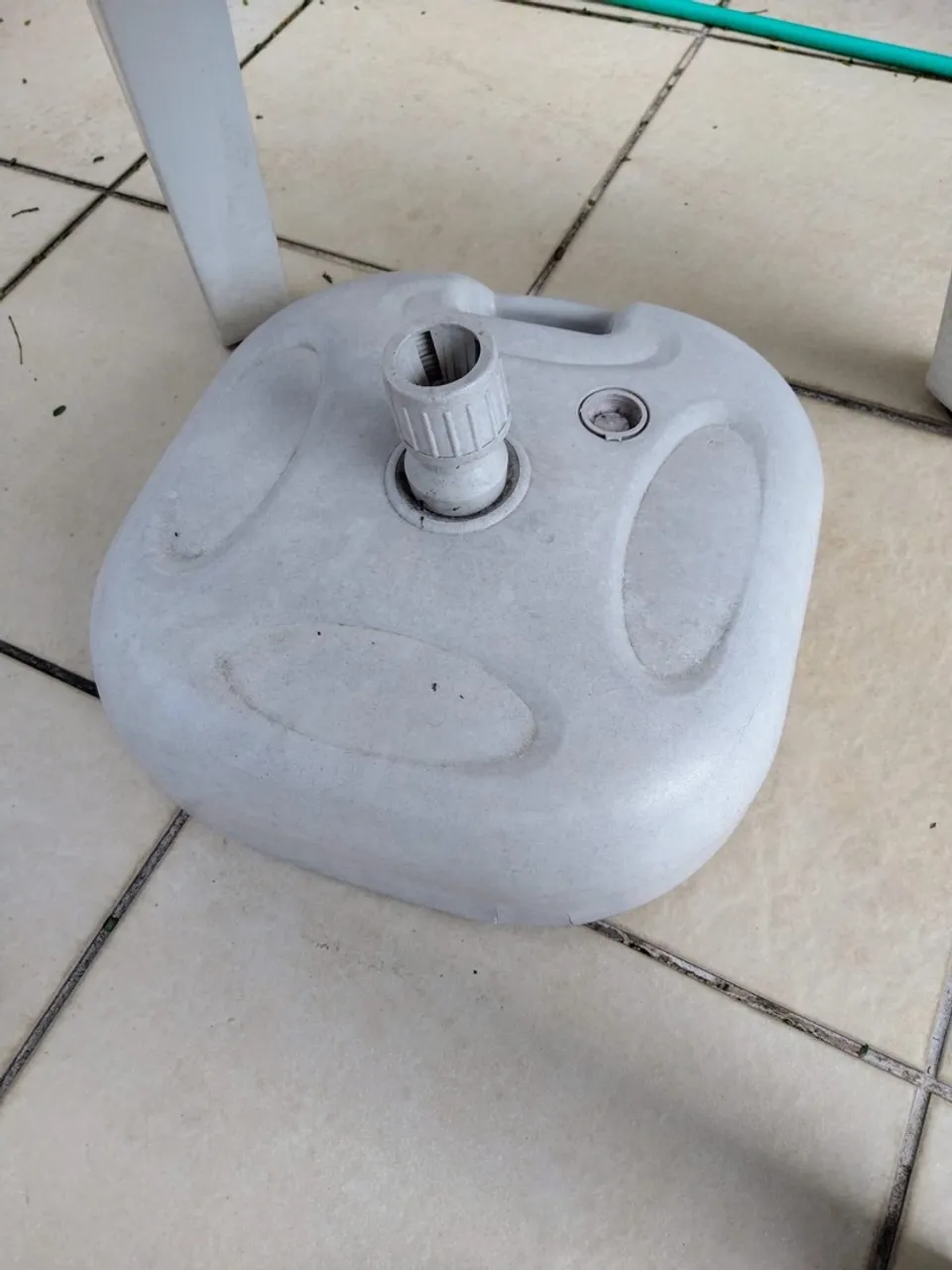 Mesa e base para ombrelone