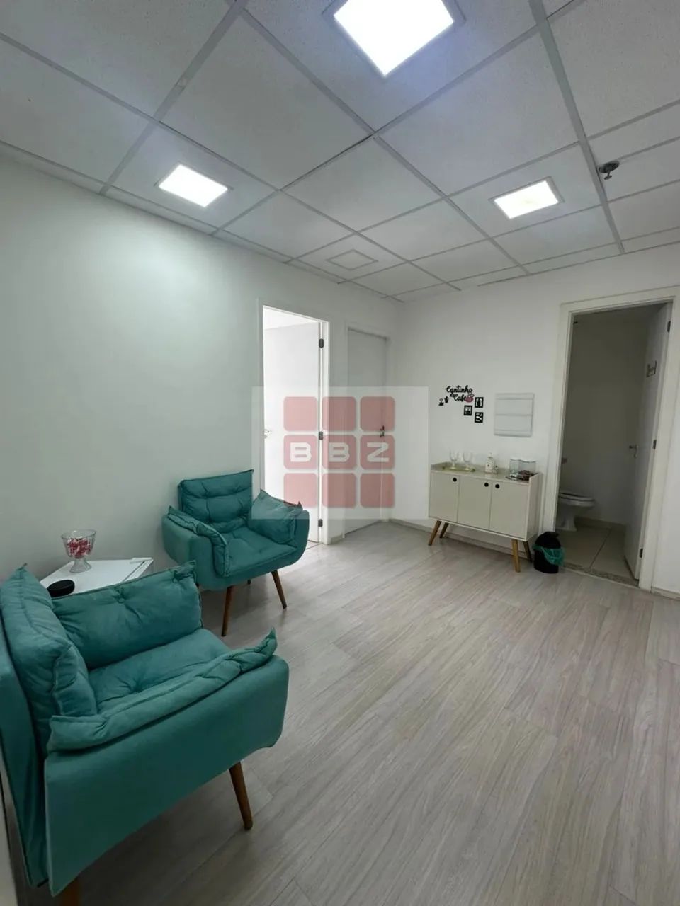 Aluguel de Sala Comercial em Várzea da Barra Funda - 2 salas, 1 banheiro, 41m² - São Paulo