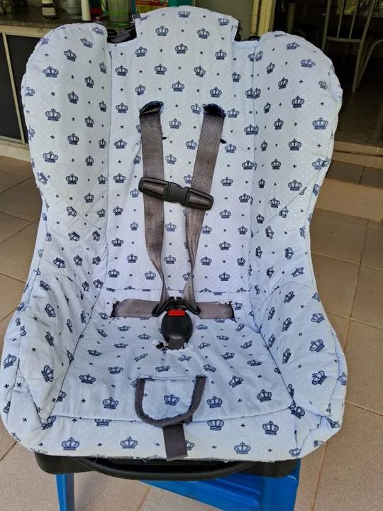 Cadeirinha de Bebê Conforto com Capa de Coroa