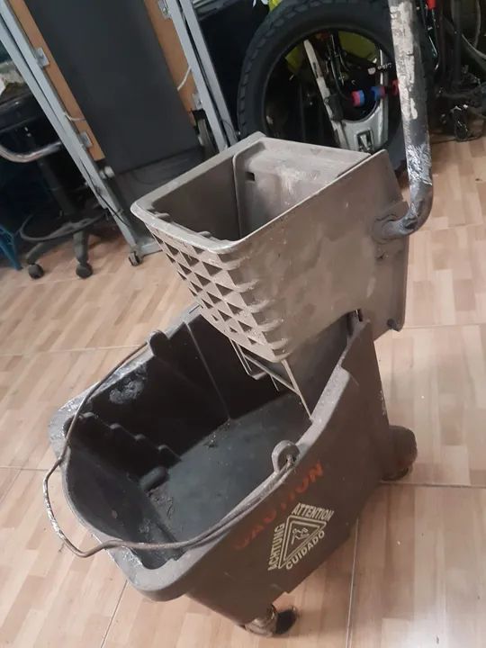 Carrinho de Limpeza para Escritório