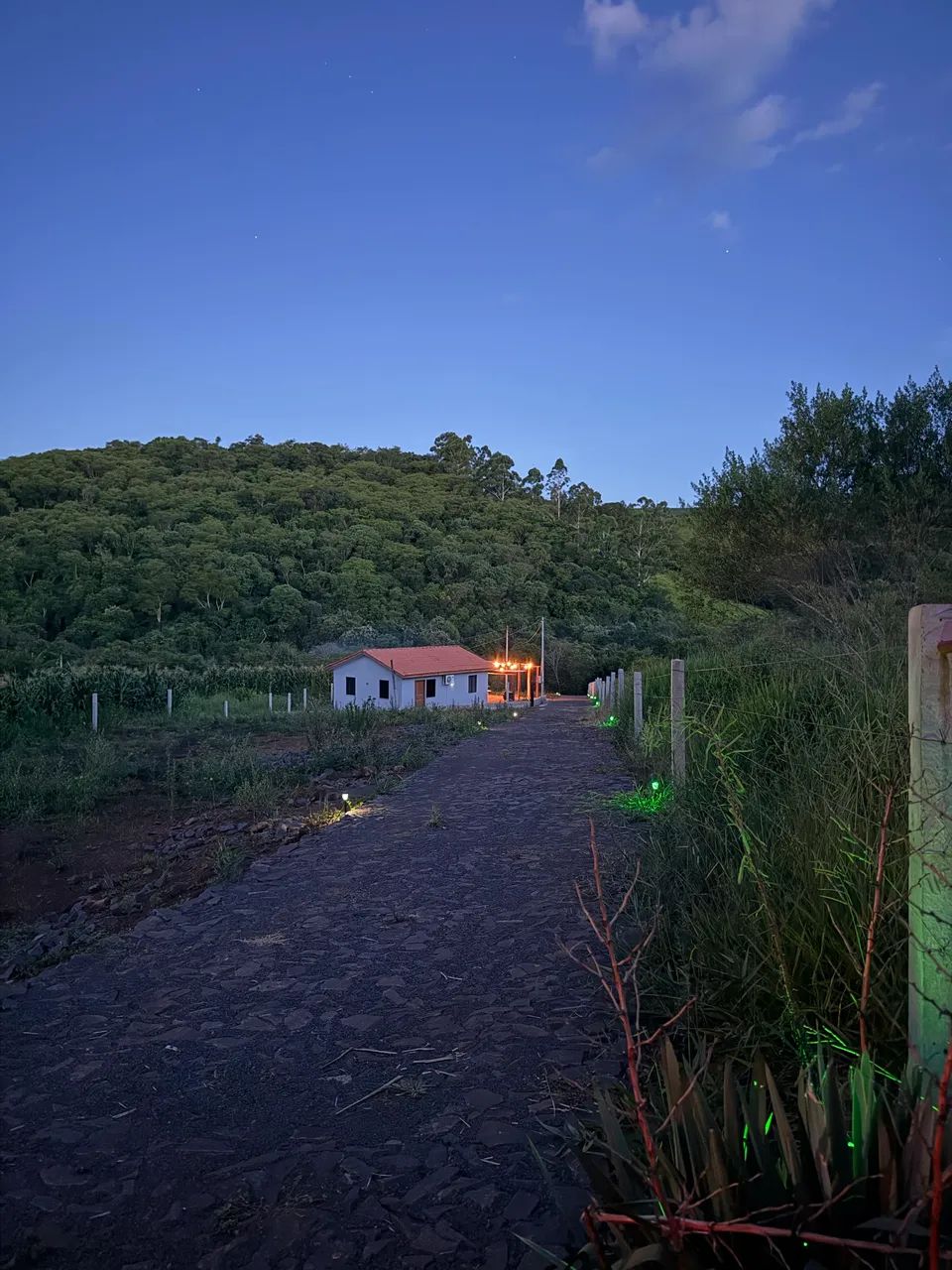 Refúgio pronto no Rio do Salto - casa nova, piscina e rio