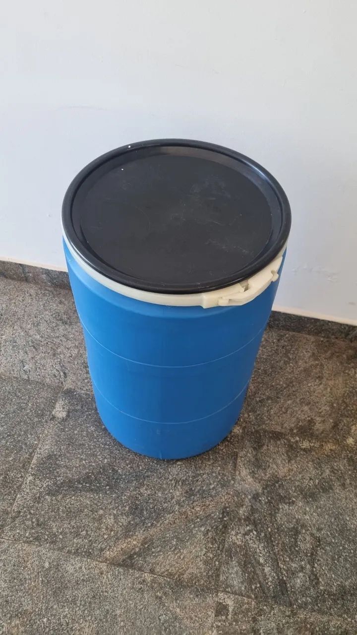 Bombona Plástica com Lacre 100 Litros - Foto 2