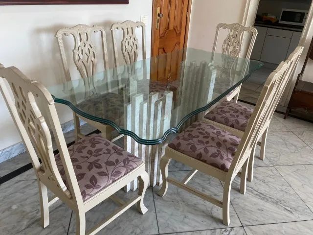Mesa com tampo de vidro, base em granito e 6 cadeiras - Foto 3