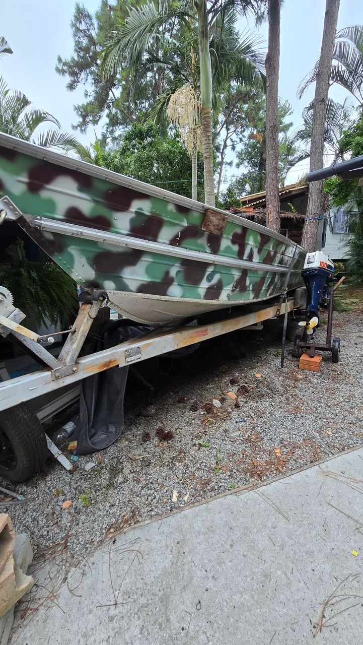 Barco de alumínio - camuflado - pronto para aventuras!