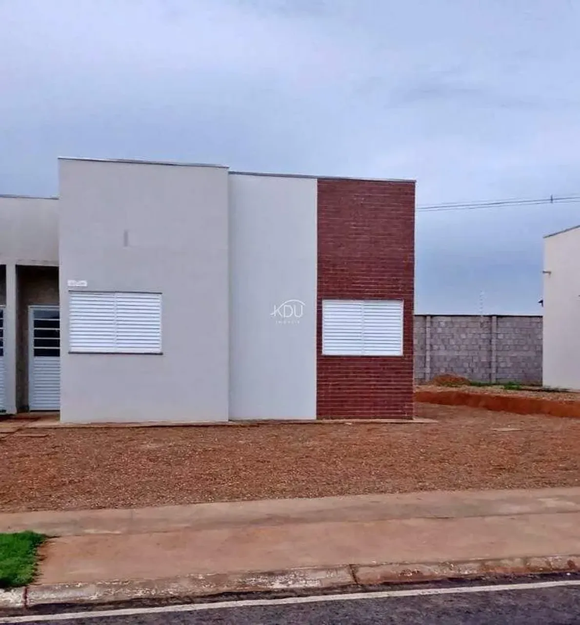 ALUGA-SE CASA NO CONDOMÍNIO RESERVA DA MATA - JARDIM EUROPA