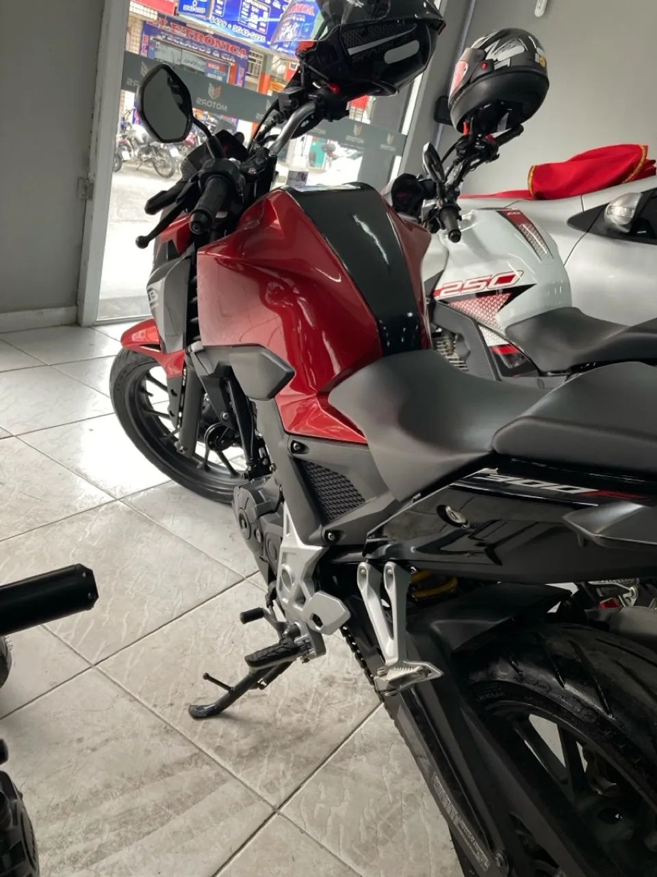 IMPERDÍVEL! CB300F TWISTER COM BAIXO KM - Foto 5