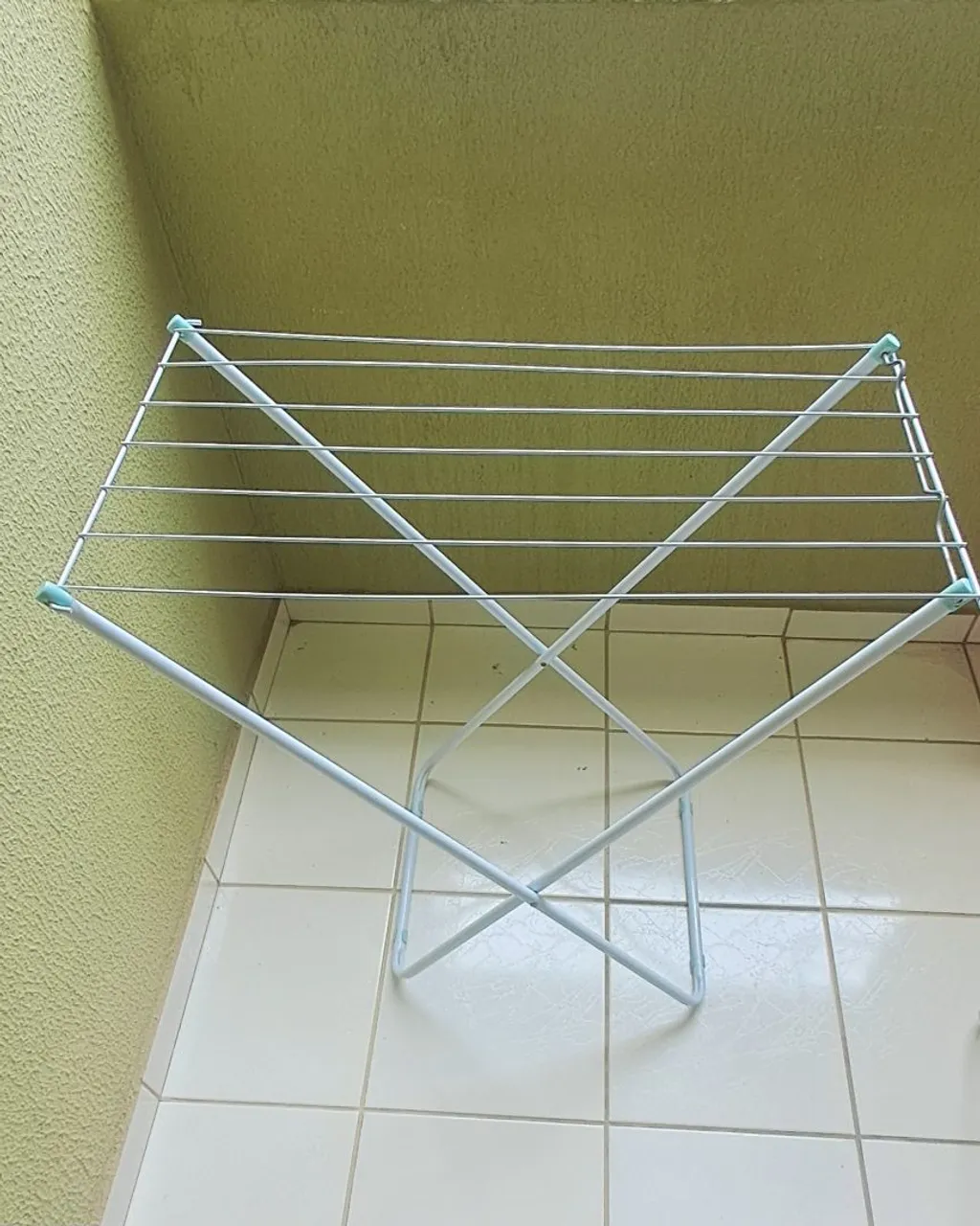 Varal de chão dobrável