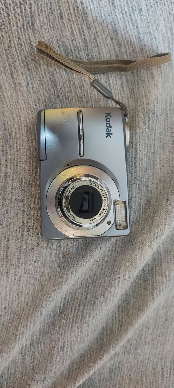 Câmera Digital Kodak - 3x Zoom Óptico - Foto 3