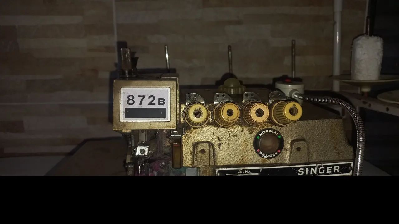 Máquina de Costura 5 fios Industrial