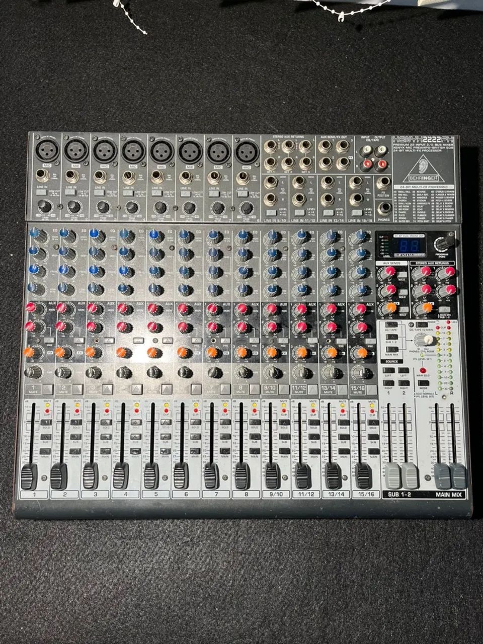 Mesa de Som Behringer Xenyx X2222FX