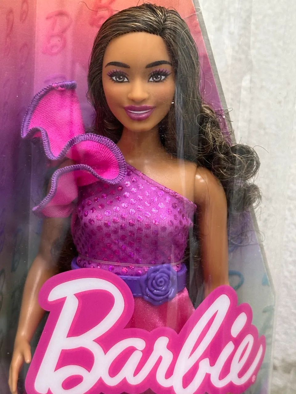 Boneca Barbie Fashionista 225 curvy na caixa - Foto 3