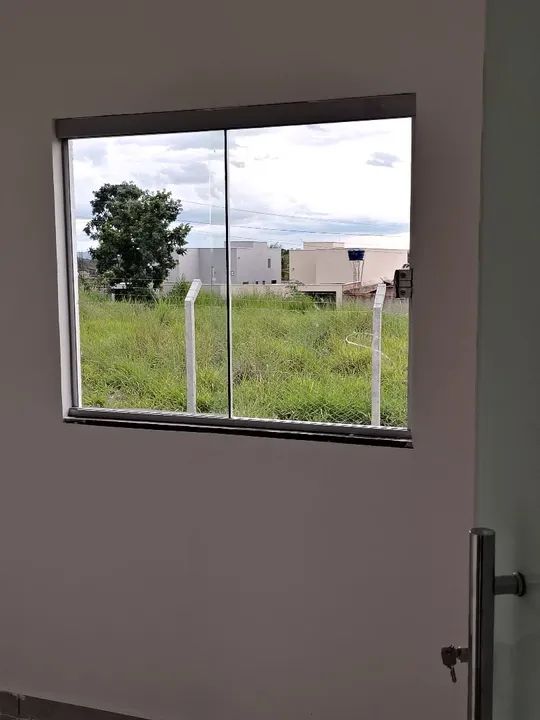 Janela de vidro e alumínio