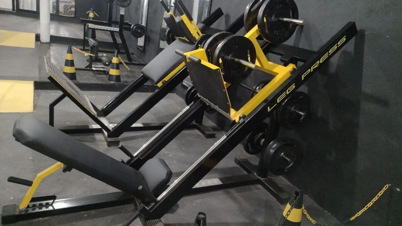 Máquina de Leg Press - Academia
