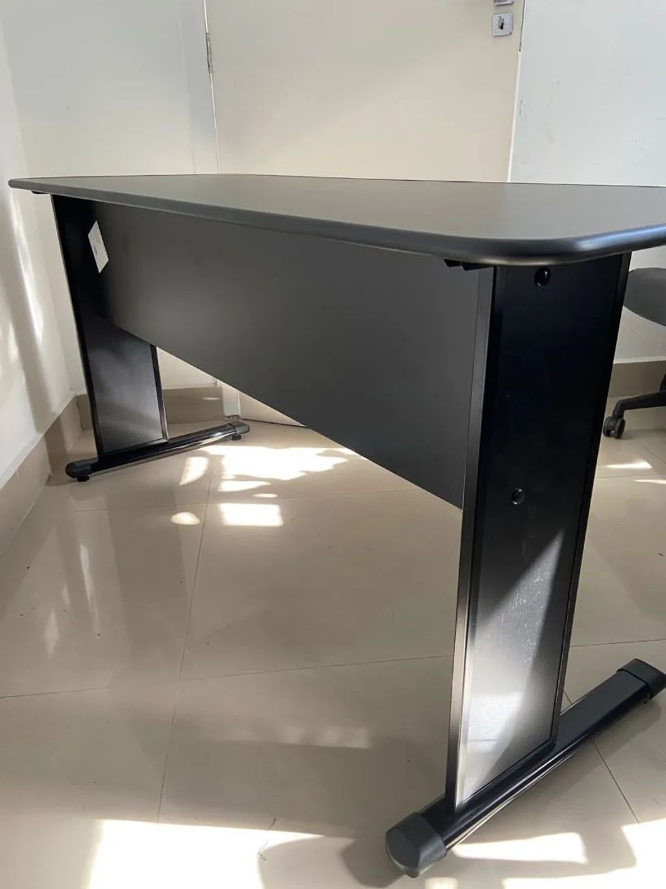 Mesa de Escritório 1.20mt  (disponível somente cinza) - Foto 4