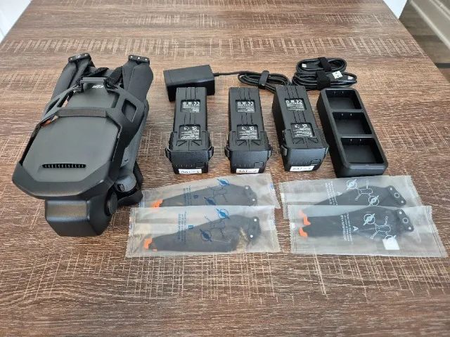 DJI MAVIC 3 CLASSIC - Fly More Combo - Foto 2