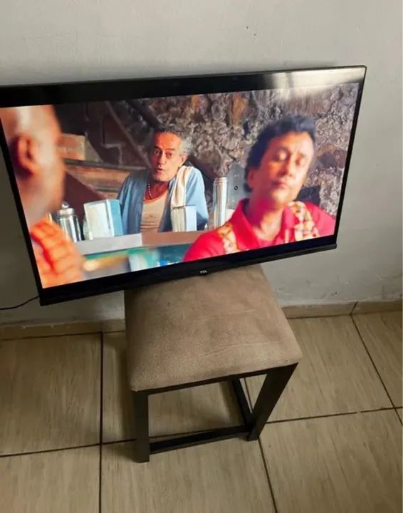 Vendo essa Tv esmart Tv por 900
