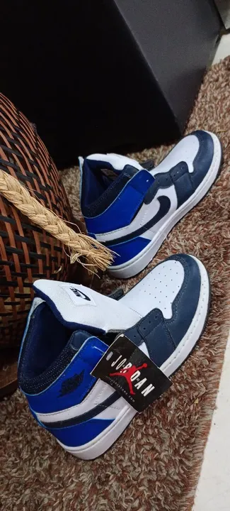 Tênis Jordan Azul e Branco