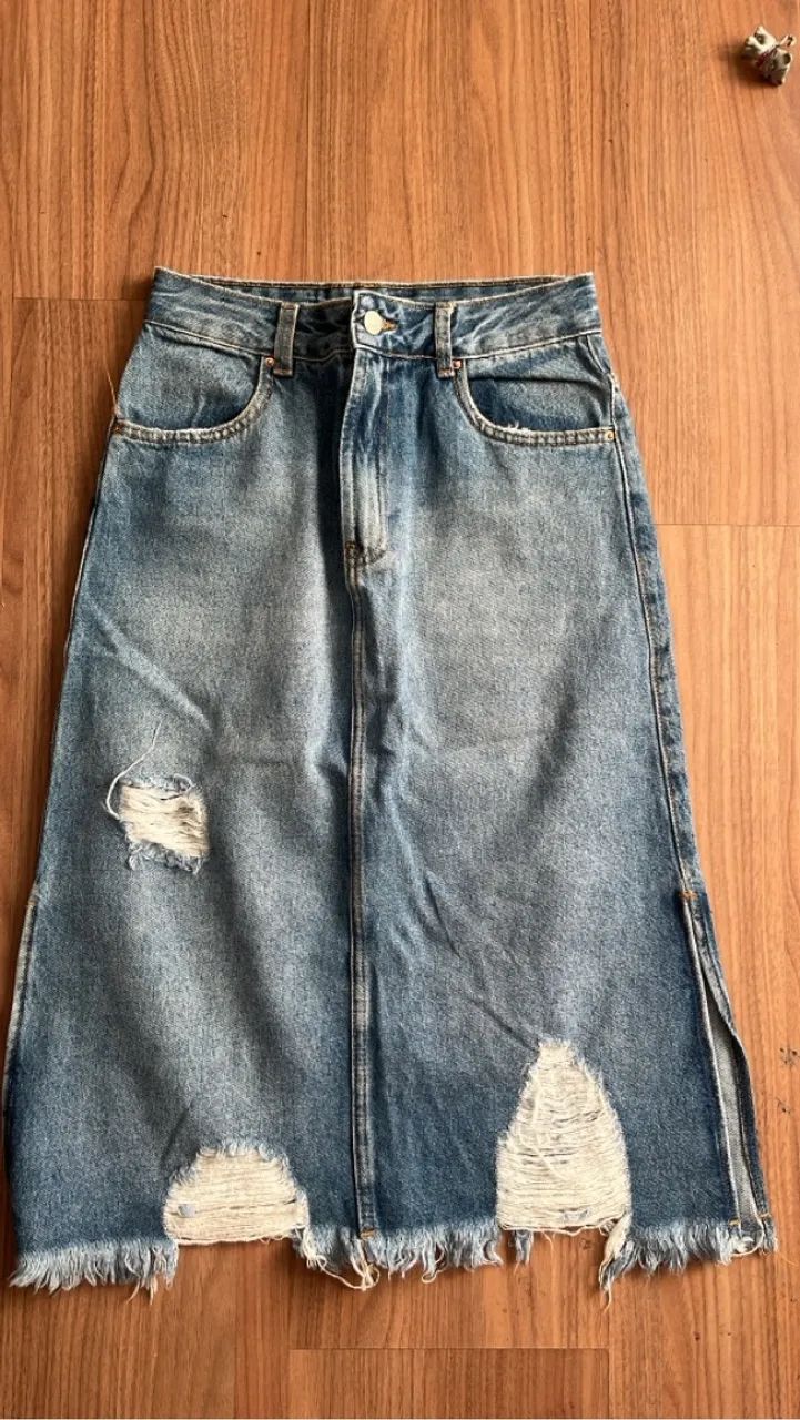 Saia Jeans Destroyed com Fenda - Estilo e Conforto!