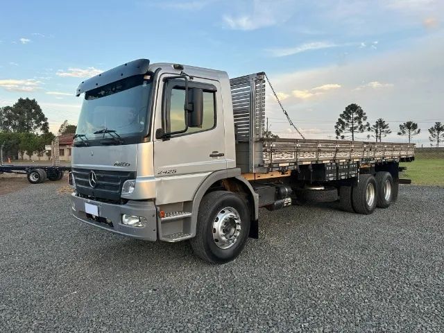 MB Atego 2425 ano 2011 baixa km apenas 400 mil km - filé